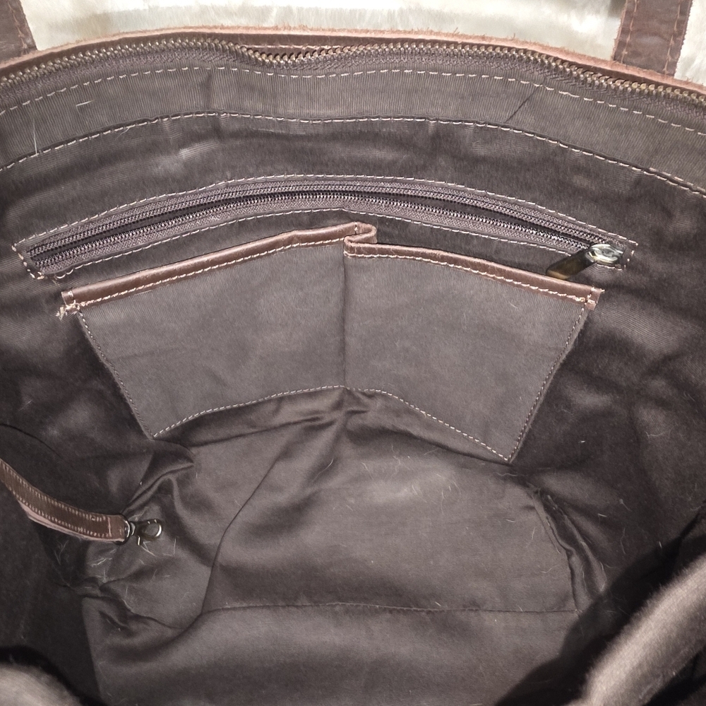 EUC Leather Tote Purse w/ matching wallet & change purse & adj shoulder strap. - Picture 13 of 16